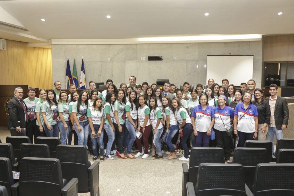 SERVIÇO - Atualmente, escola conta com 50 funcionários, oferecendo Ensino Fundamental e EJA para 450 alunos. Foto: Alepe