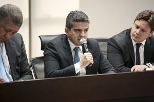 ARGUMENTO - Atual defensor público geral de Pernambuco, José Fabrício de Lima defendeu que gastos com pagamento de defensores sejam desvinculados do orçamento do Executivo: “Isso já ocorre em oito estados”. Foto: Sabrina Nóbrega