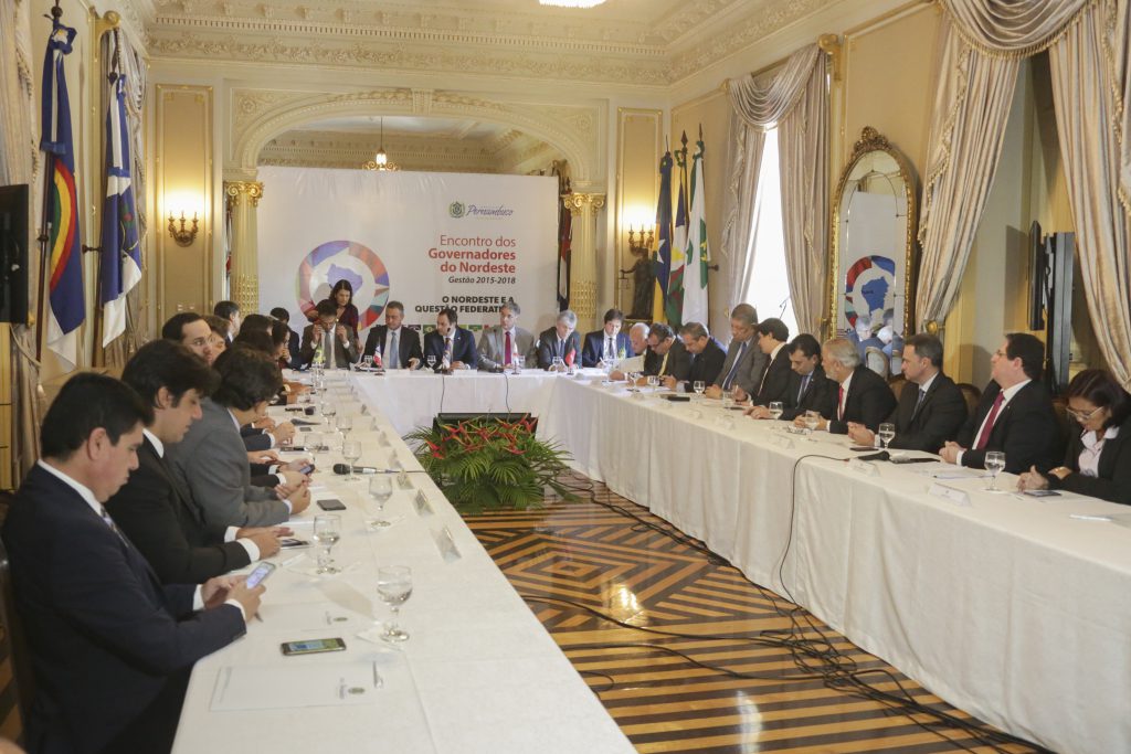 ENCONTRO - Preocupados com a proposta do Governo Federal de vender a estatal e com os impactos da iniciativa para a segurança hídrica do Nordeste, governadores da região marcaram, mais uma vez, posicionamento contrário à privatização. Foto: Alepe