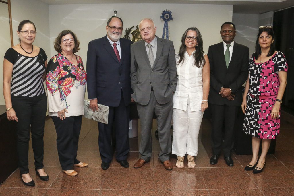 O embaixador de Cuba no Brasil, Rolando Gomez Gonzalez, e a cônsul-geral de Cuba para o Nordeste, Laura Ivet Pujol Torres, visitam a Presidência da Alepe nesta segunda.