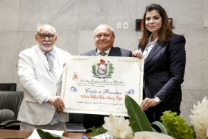 Reunião Solene de entrega do Título de Cidadão ao médico William Celso Muniz Lopes