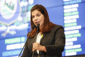 SECA - “Paredes foram destruídas e terreno encontra-se esburacado”. Foto: Roberto Soares