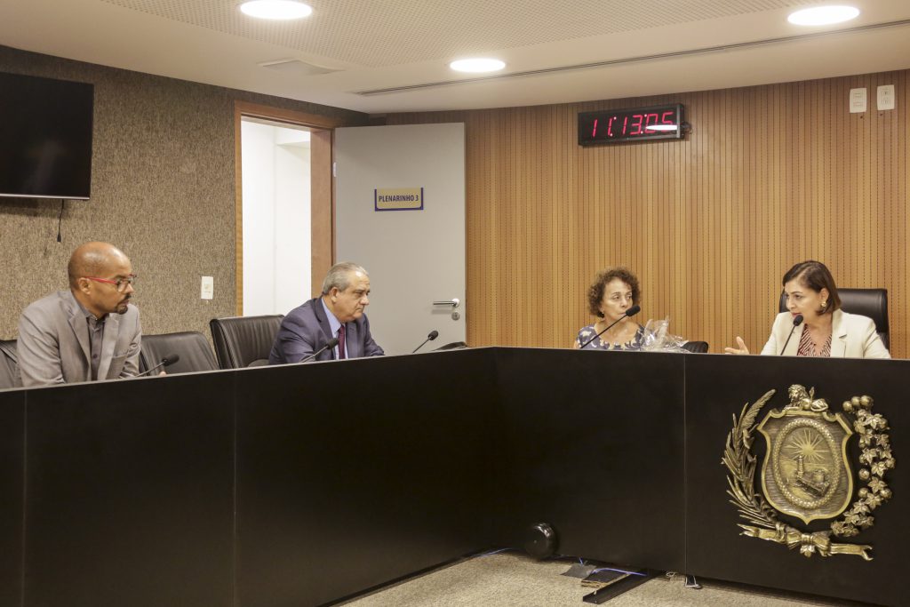 ELEIÇÕES - Colegiado também declarou apoio a entendimento do TSE para reservar 30% dos recursos dos partidos e do tempo de campanha a candidaturas de mulheres. Foto: Alepe