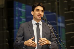 PENDÊNCIAS - “Relatório aponta que quase 70% do prometido não foi cumprido”, pontuou Costa Filho. Foto: Roberto Soares