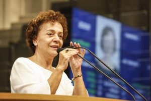 HOMENAGEM - Parlamentar anunciou Voto de Aplausos à instituição de ensino. Foto: Jarbas Araújo
