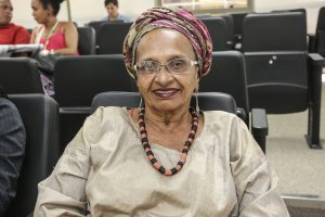 VIOLÊNCIA - Líder de um terreiro em Olinda, a professora de história e mãe de santo Jane de Oyá conta que sofreu agressão verbal no transporte público. Foto: Sabrina Nóbrega