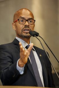 CRÍTICA - Autor do requerimento para criação da Frente, Edilson Silva criticou posição de colegas contrários ao colegiado. Foto: Jarbas Araújo
