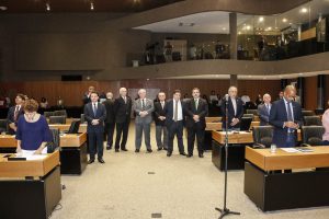 LUTO - Durante a Reunião Plenária, parlamentares fizeram um minuto de silêncio em homenagem a Mariano. Foto: Jarbas Araújo