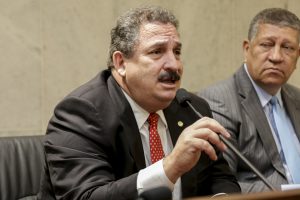 INICIATIVA - "Precisamos estar atentos para o que possa prejudicar os municípios menores do Estado”, disse o presidente da Casa, Eriberto Medeiros. Foto: Alepe