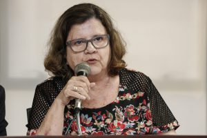 FISCALIZAÇÃO - Reunião aconteceu por exigência da Lei de Responsabilidade Educacional. Presidente da Comissão de Educação, Teresa Leitão comandou encontro. Foto: Roberto Soares