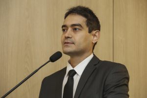 ESTUDO - “Direito existe há 17 anos. Nosso papel é buscar melhor alternativa de garanti-lo”, destacou o consultor legislativo Cilano Barros. Foto: Alepe