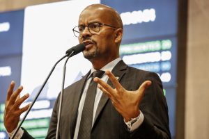 RESTRIÇÕES - Segundo o parlamentar, interpretação impediria candidatos de fazerem panfletagens em espaços públicos, como feiras e praças. Foto: Jarbas Araújo