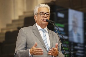 PREJUÍZO - Situação atinge diretamente a população, que sofre com a falta de assistência nos postos. Foto: Roberto Soares