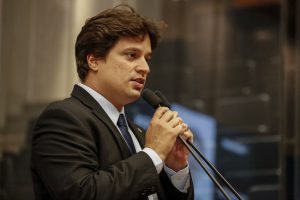 VANGUARDA - Socialista comemorou resultados obtidos pelas mobilizações contra a privatização da Eletrobras e subsidiárias. Foto: Jarbas Araújo