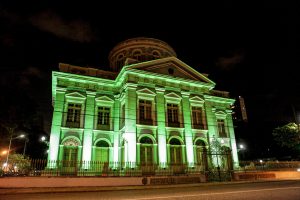 LUZES - Iniciativa, que prevê a iluminação de fachadas de prédios, tem tido a adesão da Assembleia. Foto: Giovanni Costa