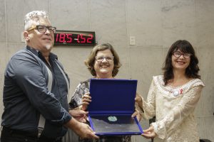 GESTOS - Teresa Leitão solicitou Reunião Solene pelos 25 anos da entidade. Foto: Alepe