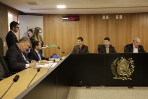 ORÇAMENTO - Medidas não vão gerar aumento de despesas, já que serão extintos seis postos em circunscrições de primeira entrância. Foto: Alepe
