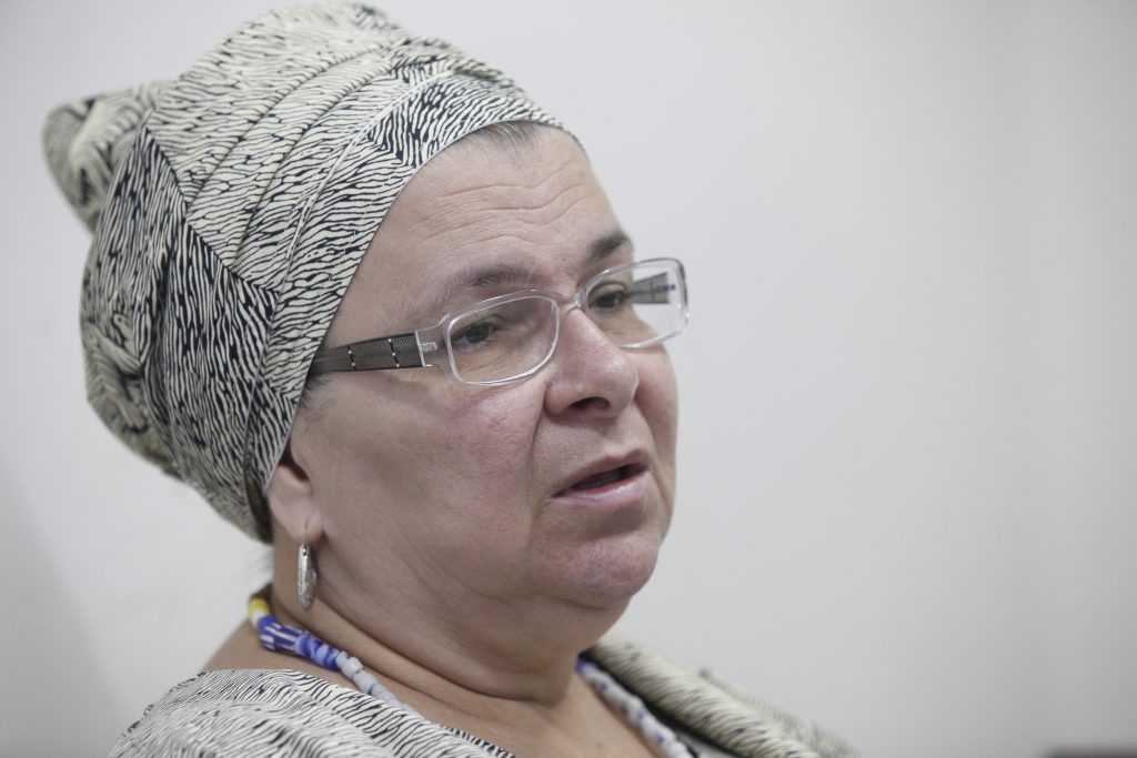 ALVO - "Toda e qualquer religião não cristã é perseguida", afirma mãe Elza de Yemojá, que integra a Coordenadoria de Igualdade Racial do Estado. Foto: Rinaldo Marques/Arquivo Alepe