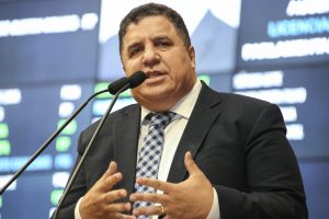 AVALIAÇÃO - Para o parlamentar, tais assuntos “são irrelevantes para os estudantes brasileiros”. Foto: Jarbas Araújo