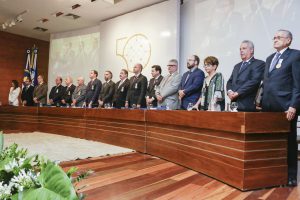 HOMENAGEM - Iniciativa reconheceu personalidades que contribuíram para o fortalecimento das instâncias que fiscalizam a aplicação dos recursos públicos em Pernambuco. Foto: Heluizio Almeida
