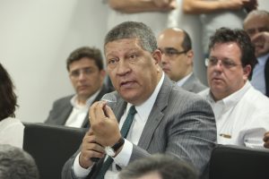 PRIORIDADE - Para o Isaltino Nascimento, “ proposta do Poder Executivo vai ao encontro da população mais pobre". Foto: Heluízio Almeida