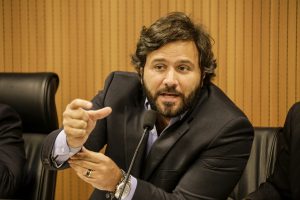 IPVA - “Sou favorável ao projeto, mas acho importante que se mantenha temporário”, frisou Novaes. Foto: Alepe