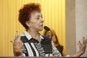 LUTA - Laura Gomes destacou a importância de iniciativa por “fortalecer as discussões para que as barreiras sejam derrubadas”. Foto: Alepe