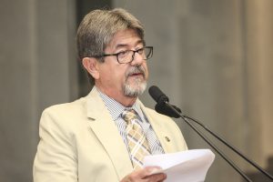 CAUSAS - Segundo o parlamentar, corte nos pagamentos aos agricultores se deve a atrasos do Governo do Estado. Foto: Roberto Soares