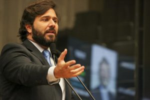 PROPOSTAS - Parlamentar citou Assembleia Itinerante, Núcleo de Apoio ao Cidadão e Parlamento Jovem como exemplos. Foto: Jarbas Araújo