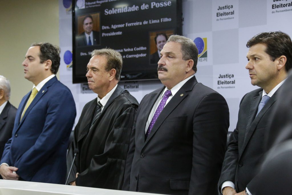Saída do presidente Eriberto Medeiros para o TRE