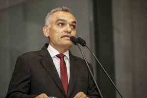 REPARAÇÃO - Petista cobrou da diretoria do Clube Náutico uma punição ao torcedor envolvido no caso. Foto: Roberto Soares