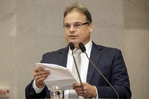 BALANÇO - Parlamentar salientou seu papel como coordenador-geral da Frente Parlamentar de Trânsito e Transporte, atuando principalmente na prevenção de acidentes de moto. Foto: Roberto Soares
