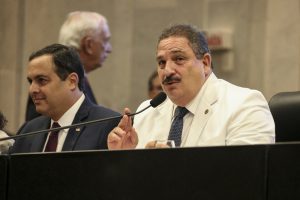 LEGISLATIVO - “Interesses podem ser resumidos em um só: lutar pelo bem do povo Pernambucano”, declarou Eriberto Medeiros. Foto: Jarbas Araújo