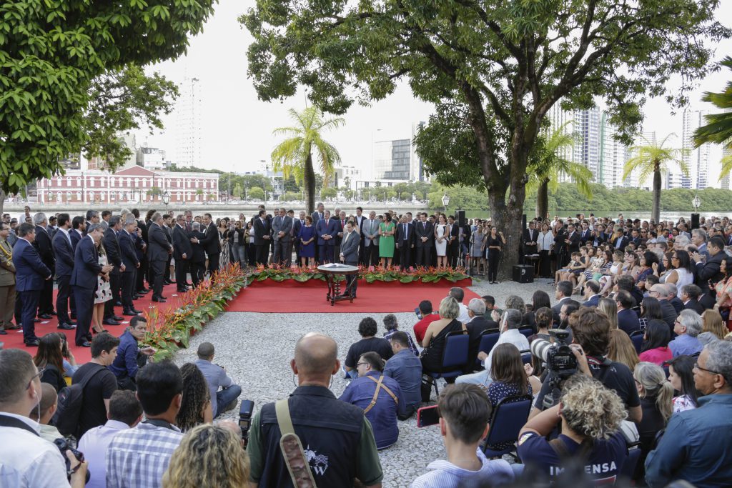 CERIMÔNIA - Solenidade ocorreu nos jardins do Palácio do Campo das Princesas, sede do Governo do Estado, e contou com a participação de diversas autoridades, dentre as quais o presidente da Alepe, Eriberto Medeiros. Foto: Alepe