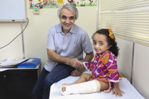 INOVAÇÃO - Portadores de osteogênese imperfeita passaram a ter direito a atendimento prioritário na rede pública e particular de saúde. Foto: Sabrina Nóbrega