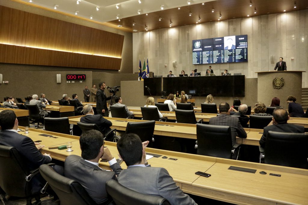 PRONUNCIAMENTOS - Reunião Plenária de ontem foi marcada por discursos de gratidão aos eleitores, saudações e pactuação de compromissos. Foto: Jarbas Araújo