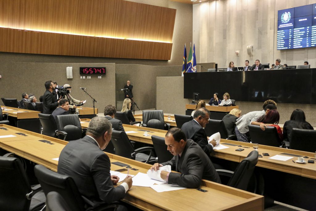 ASSUNTOS - Grupos parlamentares vão tratar das barragens pernambucanas, do Canal do Sertão, do Rio São Francisco e de políticas sobre drogas. Foto: Breno Laprovitera