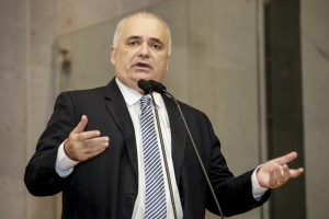 VISITA - Parlamentar anunciou que oposicionistas devem visitar essa e outras unidades de saúde para verificar situação. Foto: Roberto Soares