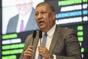 RESPOSTA - Líder do Governo, Isaltino Nascimento disse que situação em Pernambuco é melhor do que a de outros Estados de mesmo porte. Foto: Roberto Soares