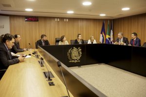 LEVANTAMENTO - Deputados receberam 90 propostas no primeiro semestre, entre projetos de lei e resoluções. Foto: Alepe