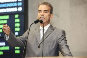 MEDIDAS - Iluminação de vias e assistência a públicos vulneráveis à violência seriam algumas das ações de prevenção elencadas pelo deputado. Foto: Roberto Soares