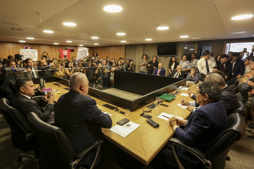 REPERCUSSÃO - Eleição, realizada na tarde desta quinta, foi acompanhada por representantes de igrejas e movimentos sociais. Foto: Alepe