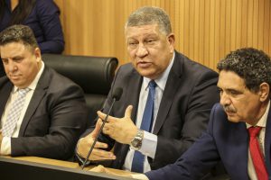 ACORDO - Líder do Governo, Nascimento sustentou negociação que previa Juntas na presidência e um governista da “bancada evangélica” na vice. Foto: Alepe