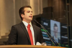 INADIMPLÊNCIA - Segundo Antonio Coelho, profissionais relataram estar sem receber há três meses. Foto: Roberto Soares