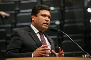 REFORÇO - Segundo parlamentar, profissionais ficam sem meios para custear a estada fora do domicílio. Foto: Roberto Soares
