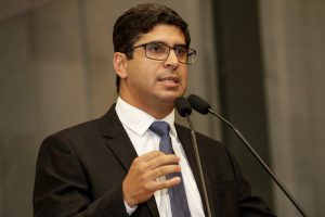 CONSEQUÊNCIAS - Parlamentar frisou que ação constante de criminosos tem causado fechamento de agências em municípios menores e prejudicado economia. Foto: Roberto Soares