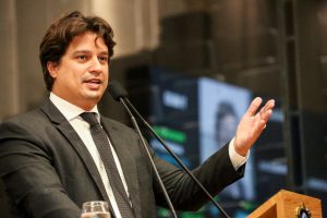 DIÁLOGO - Deputado lamentou ausência de convite para eventos ocorridos no Sertão, na semana passada. Foto: Jarbas Araújo
