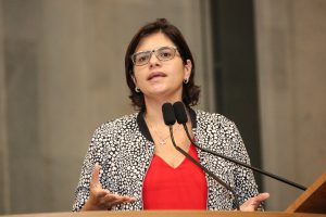 TRIBUNA - “É importante que os alunos da rede estadual recebam uniformes completos e de qualidade, mas por um preço justo”, avaliou. Foto: Roberto Soares