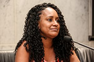 RELATO - “Meu sentimento é de alguém que está morrendo, porque o tempo para resolver a situação do Edifício Holiday está acabando”, lamentou Jeane da Silva. Foto: Alepe