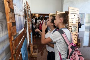 ATIVIDADES - Alunos do Ginásio Pernambucano visitaram mostra fotográfica, assistiram documentário e acompanharam debates na Reunião Plenária. Foto: Roberto Soares